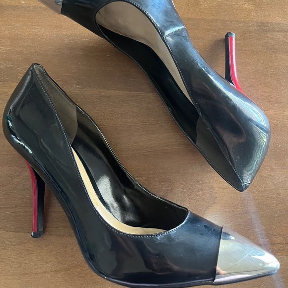 Guess Woman’s Black 3.5" Heels Pumps Red Stem Silver Pointed Toe Size 9M - Picture 2 of 7